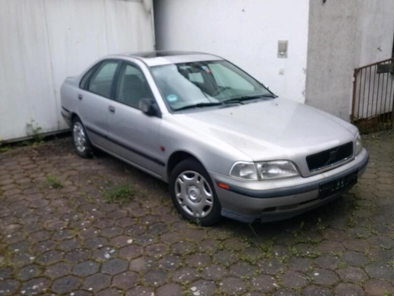 Silber Gebraucht 1996 Volvo S40 Limousine | 250 € - Bild 1/4