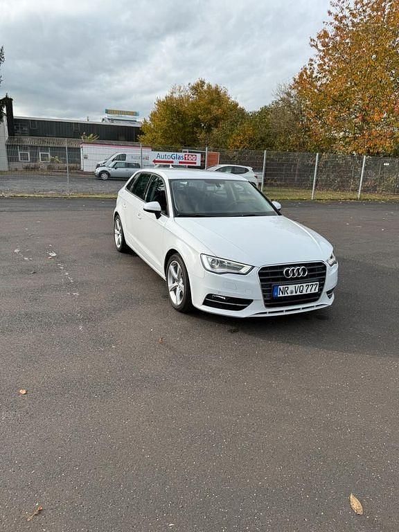 Schwarz Gebraucht 2015 Audi A3 Comfort Limousine | 13.500 € (Fairer Preis) - Bild 1/4