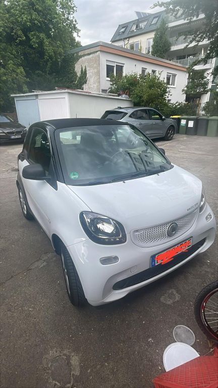 Weiß Gebraucht 2017 Smart ForTwo Electric Drive Coupé | 5.999 € (Fairer Preis) - Bild 1/4
