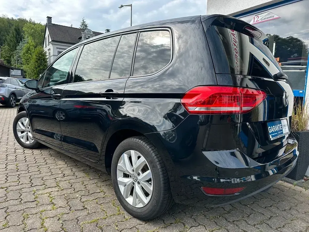 Gebraucht VW Touran 116 PS (85 kW) 2017 Schwarz Van / Kleinbus