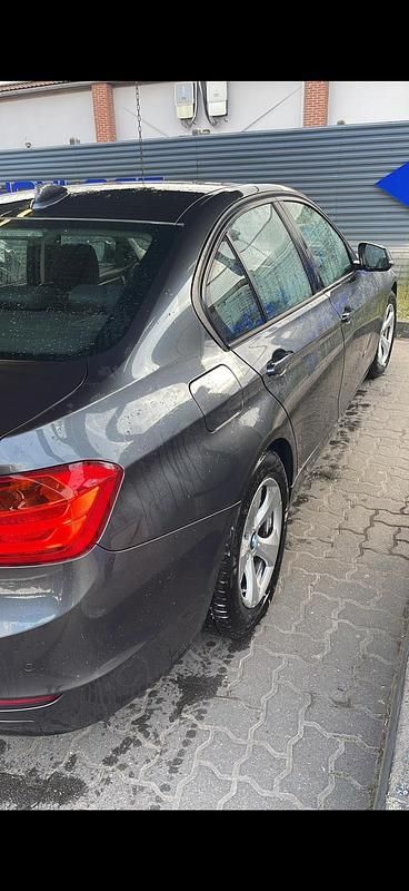 Grau Gebraucht 2015 BMW 320 Limousine | 10.500 € (Superpreis) - Bild 1/3