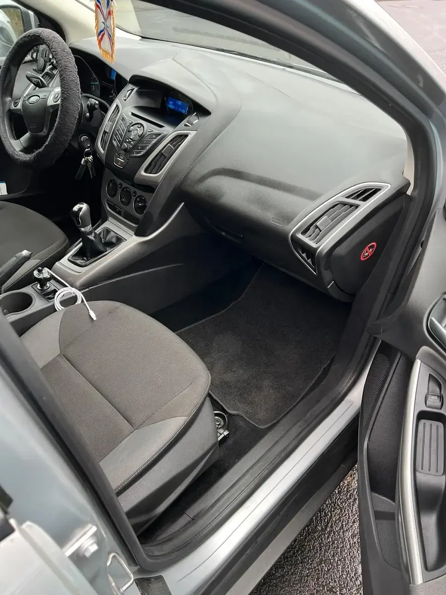 Usado Ford Focus 125 HP (91 kW) 2012 Cinzento Carrinha