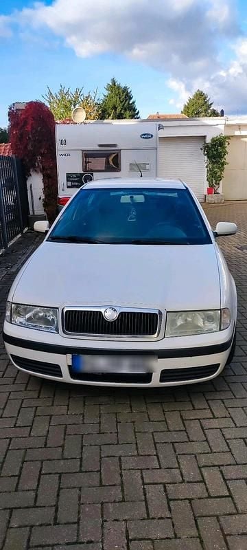 Weiß Gebraucht 2005 Skoda Octavia Limousine | 1.200 € (Guter Preis) - Bild 1/4