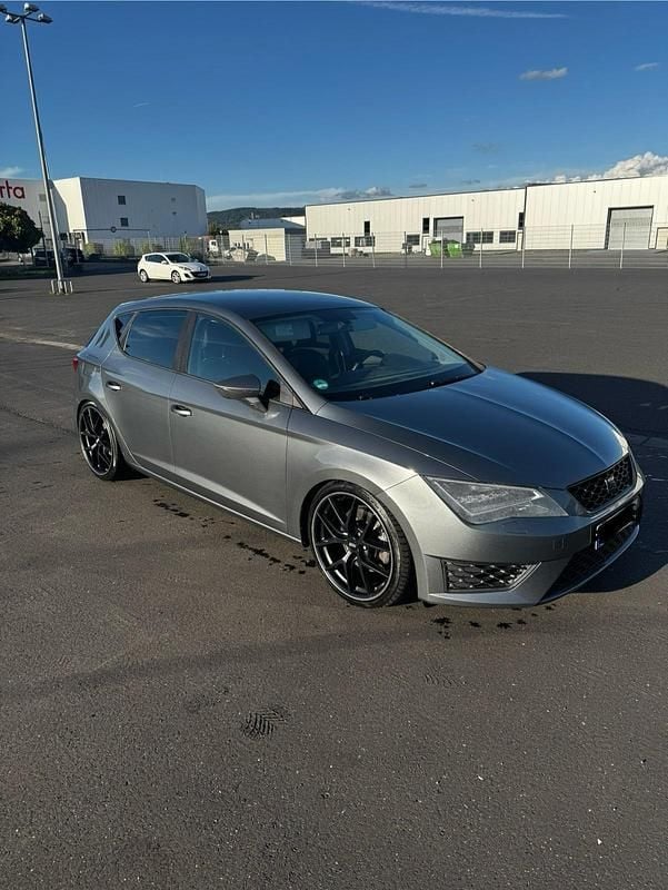 Grau Gebraucht 2013 Seat Leon Coupé | 8.900 € (Fairer Preis) - Bild 1/4