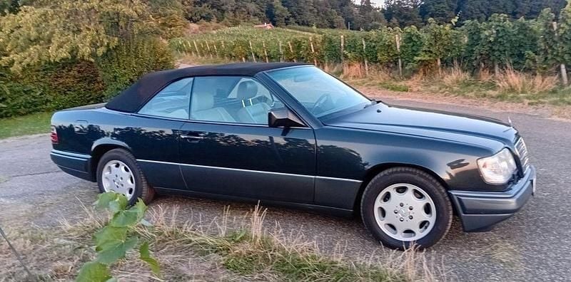 Gebraucht 1993 Mercedes E320 Cabrio | 34.900 € - Bild 1/4