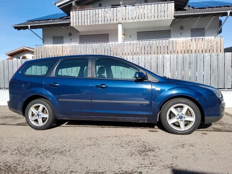 Gebraucht Ford Focus Sport 136 PS (100 kW) 2005 Blau Kombi