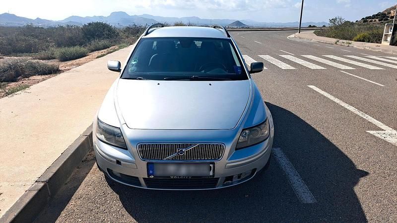 Silber Gebraucht 2006 Volvo V50 Kombi | 2.100 € - Bild 1/4