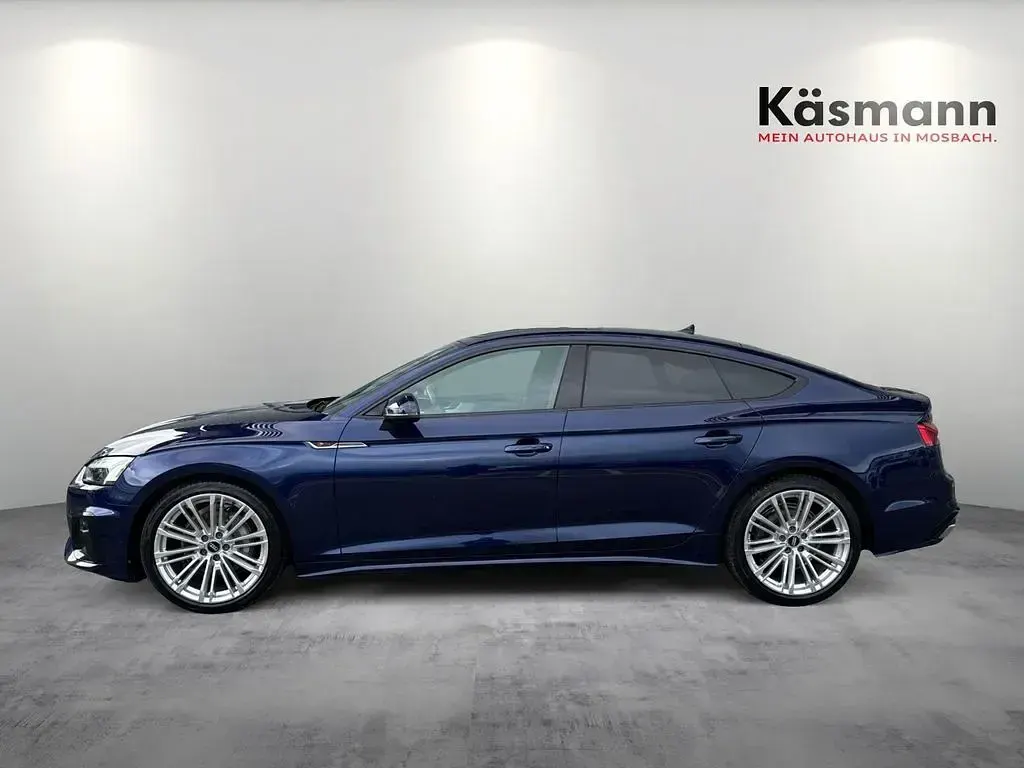 Gebraucht Audi A5 Sportback Ambiente 204 PS (150 kW) 2022 Navarrablau metallic Kleinwagen