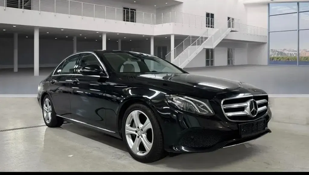 Gebraucht Mercedes E350 258 PS (189 kW) 2016 Schwarz Limousine