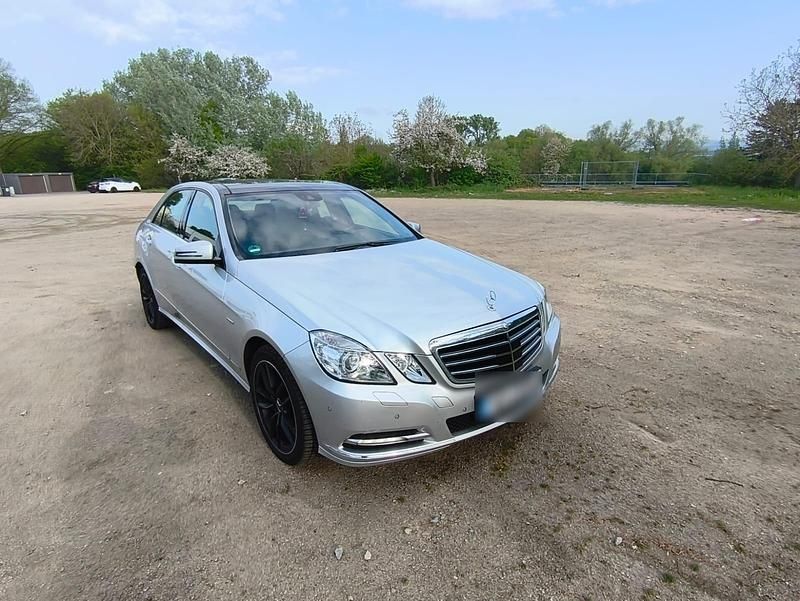 Usata Mercedes E200 184 CV (135 kW) 2011 Argento Berlina