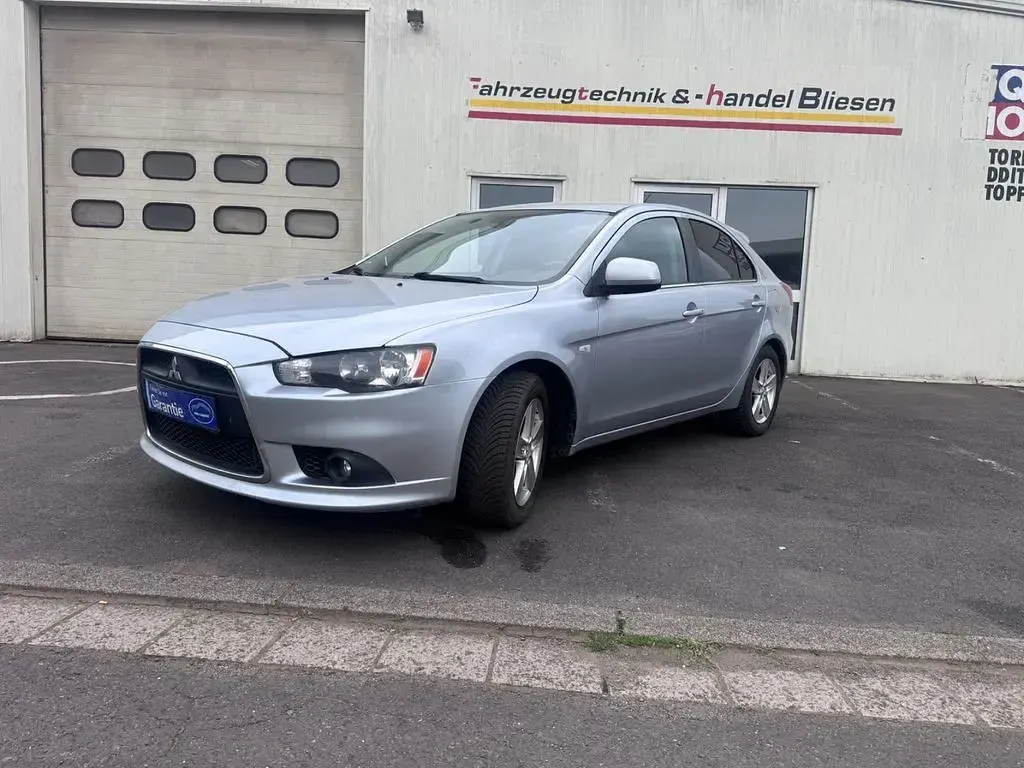 Gebraucht Mitsubishi Lancer Sportback Invite 140 PS (102 kW) 2010 Silber Limousine