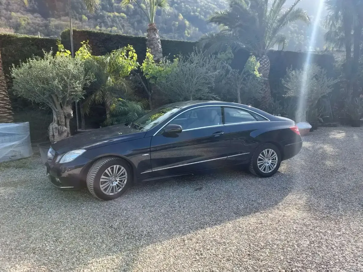 Second-hand Mercedes E250 Elegance 204 CP (150 kW) 2009 Albastru Coupe