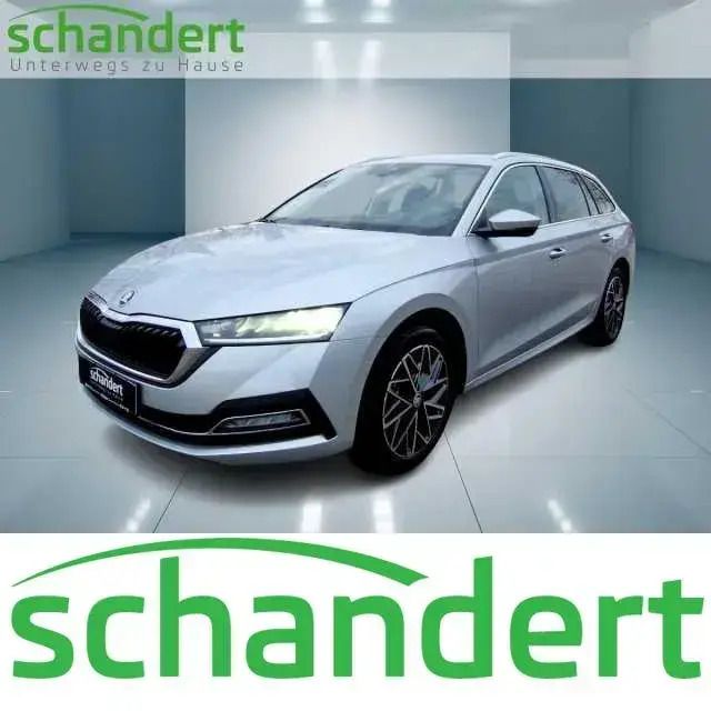 Brilliantsilber metallic (silber) Gebraucht 2024 Skoda Octavia Style Kombi | 30.770 € (Guter Preis) - Bild 1/4