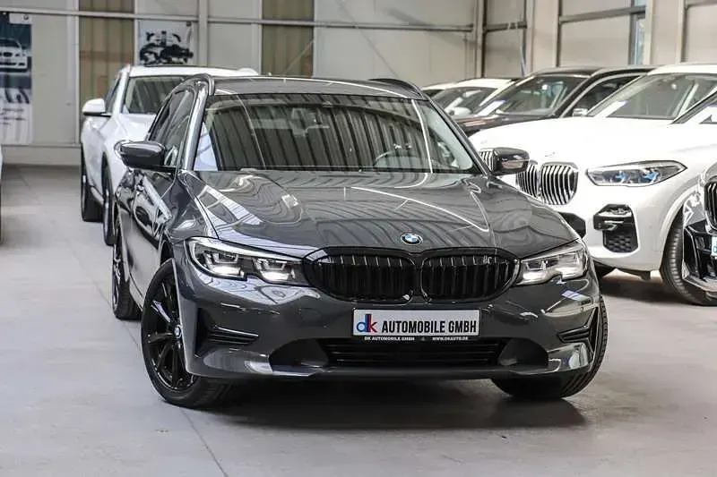 Gebraucht BMW 330 Advantage 265 PS (194 kW) 2019 Grau Kombi