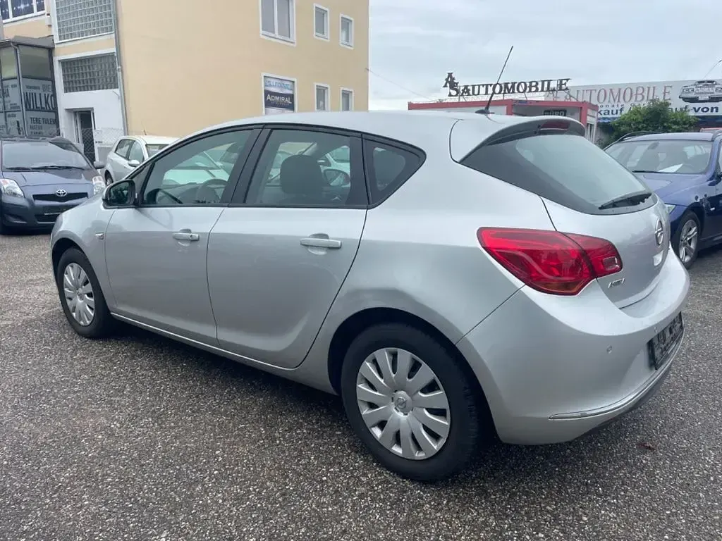 Gebraucht Opel Astra 110 PS (80 kW) 2014 Silber Limousine