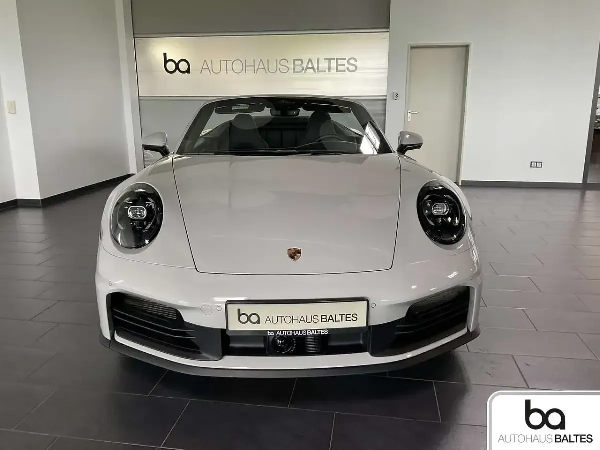 Gebraucht Porsche 992 394 PS (289 kW) 2026 Kreide Cabrio