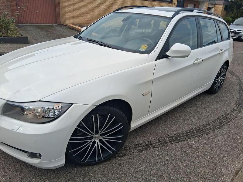 Weiß Gebraucht 2008 BMW 320 Kombi | 2.800 € (Superpreis) - Bild 1/4