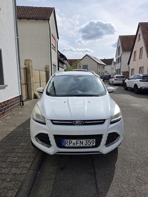 Second-hand Ford Kuga SYNC Edition 182 CP (133 kW) 2014 Alb SUV