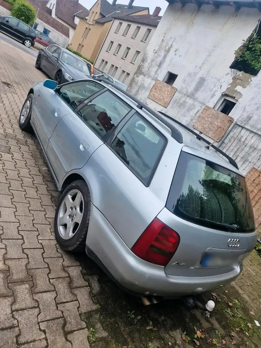 Gebraucht Audi A4 150 PS (110 kW) 1996 Blau Kombi