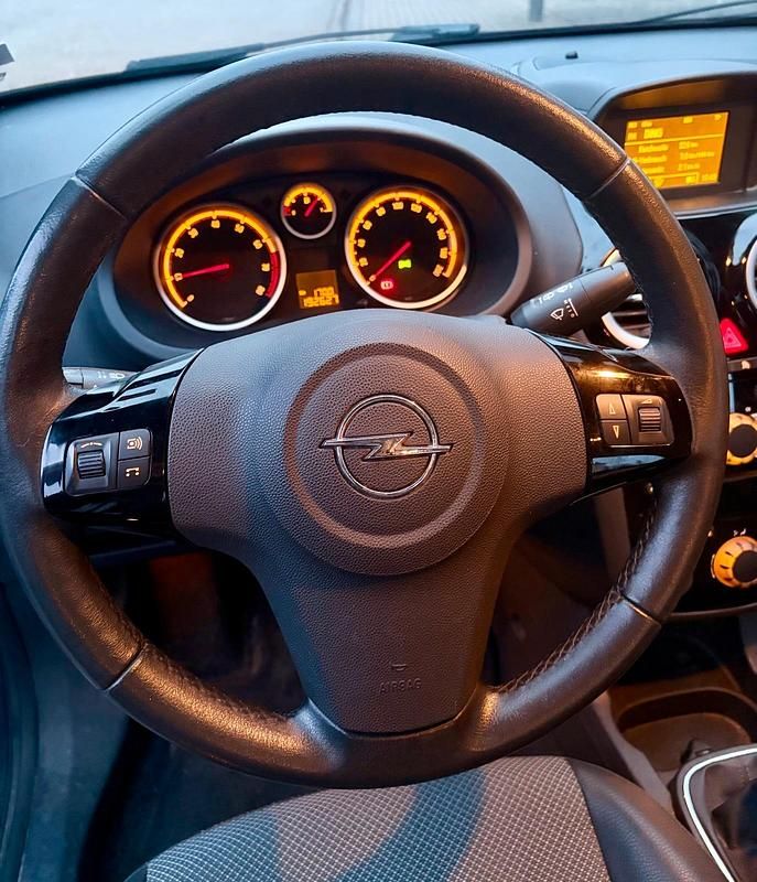 Gebraucht Opel Corsa 90 PS (66 kW) 2009 Blau Kleinwagen