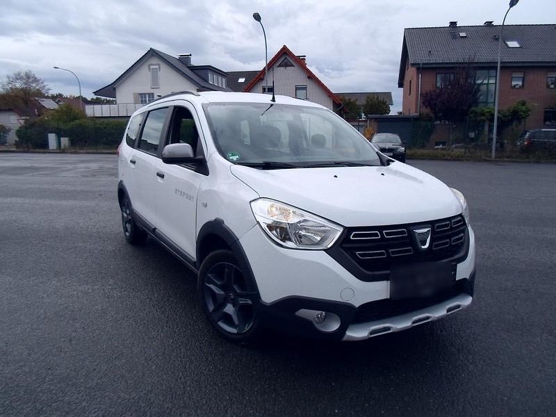 Weiß Gebraucht 2018 Dacia Lodgy Stepway Van / Kleinbus | 9.900 € (Fairer Preis) - Bild 1/4