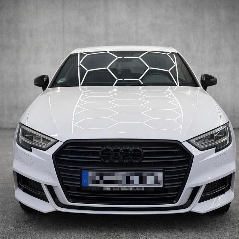 Weiß Gebraucht 2019 Audi A3 Sportback Kleinwagen | 18.000 € (Fairer Preis) - Bild 1/4