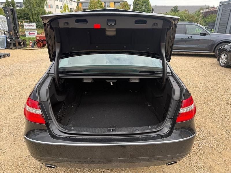 Gebraucht Mercedes E350 Elegance 231 PS (169 kW) 2010 Schwarz Limousine