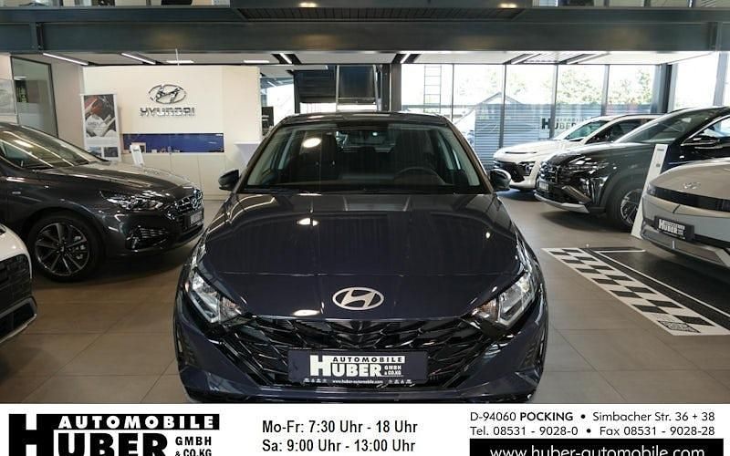 Gebraucht Hyundai i20 Trend 101 PS (74 kW) 2024 Grau metallic Limousine