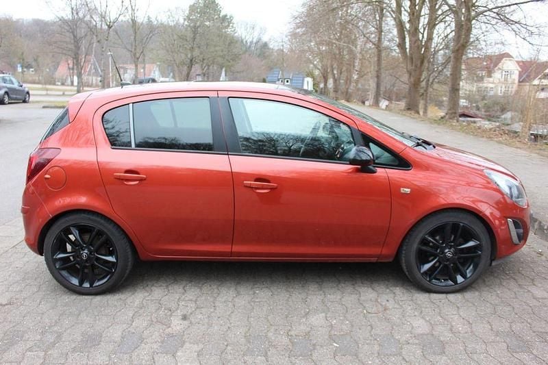 Gebraucht Opel Corsa Color Edition 69 PS (50 kW) 2013 Orange Kleinwagen