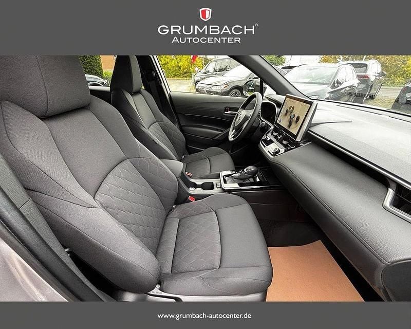 Neu Toyota Corolla Cross Style 178 PS (130 kW) 2026 Grau SUV