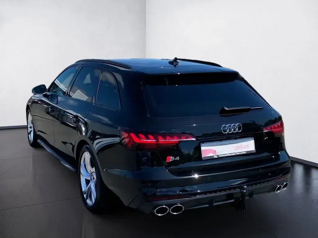 Gebraucht Audi S4 Ambiente 341 PS (250 kW) 2023 Mythosschwarz metallic Kombi