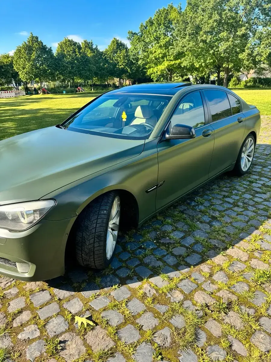 Gebraucht BMW 740 306 PS (225 kW) 2011 Andere farben Limousine
