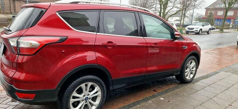 Gebraucht Ford Kuga Cool & Connect 150 PS (110 kW) 2018 Rot SUV