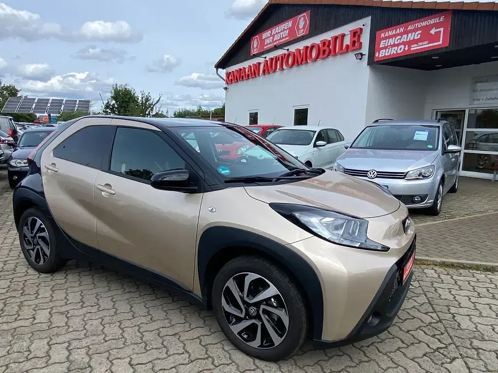 Gebraucht Toyota Aygo X Pulse 72 PS (52 kW) 2024 Gold SUV