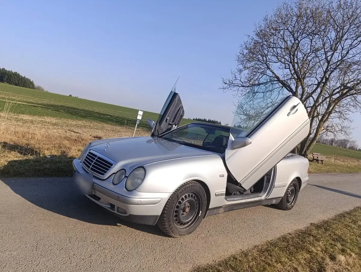 Gebraucht Mercedes CLK320 218 PS (160 kW) 1999 Silber Cabrio