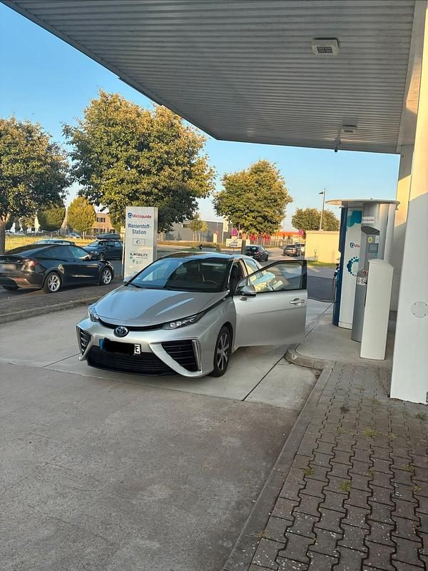 Gebraucht Toyota Mirai 153 PS (112 kW) 2016 Silber Limousine