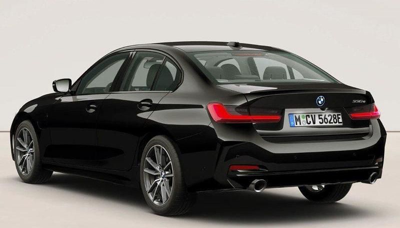 Neu BMW 330e 292 PS (214 kW) 2026 Schwarz Limousine