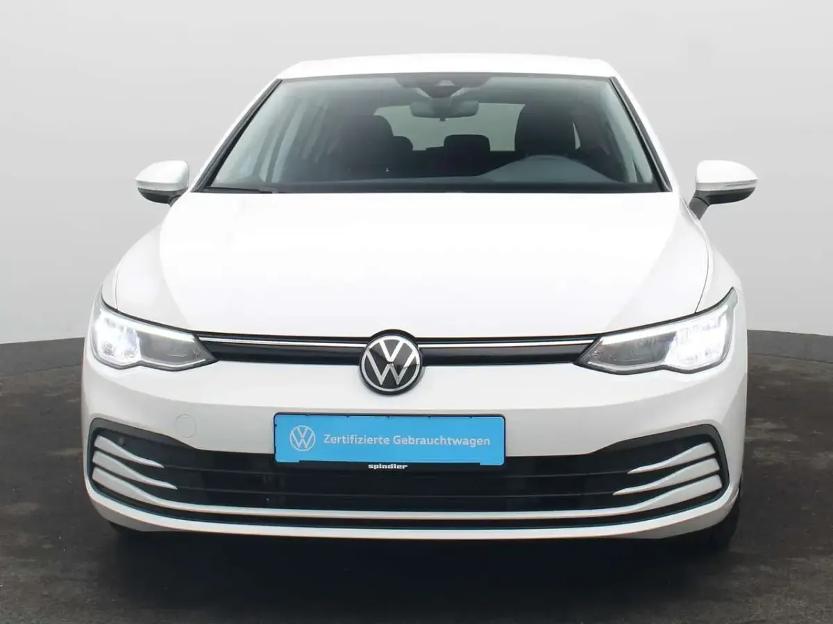 Gebraucht VW Golf VIII Life 150 PS (110 kW) 2022 Pure white Limousine