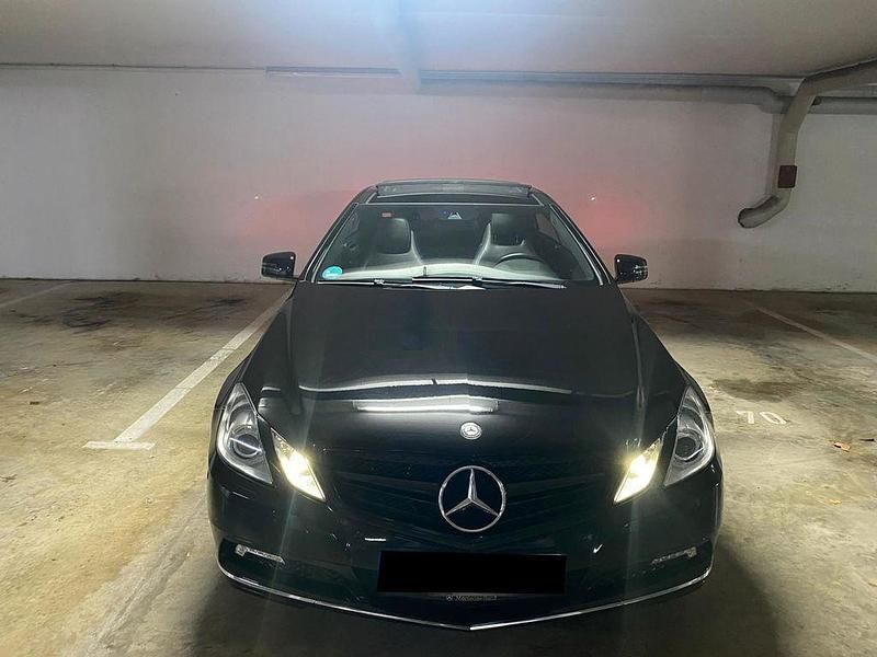 Schwarz Gebraucht 2010 Mercedes E350 Coupé | 13.499 € (Guter Preis) - Bild 1/4