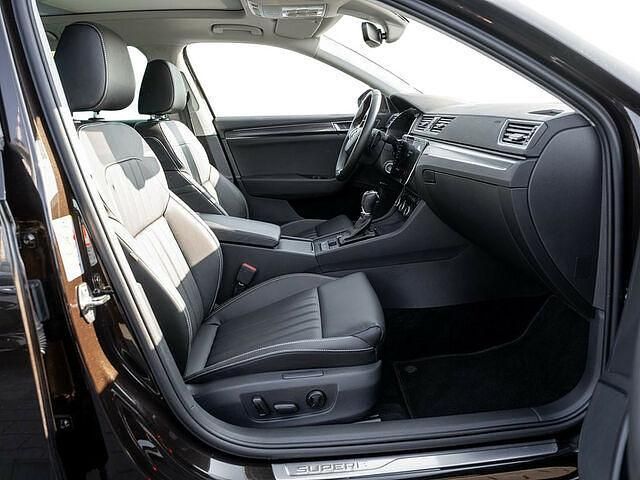 Gebraucht Skoda Superb Premium Edition 200 PS (147 kW) 2021 Magnetic braun Kombi