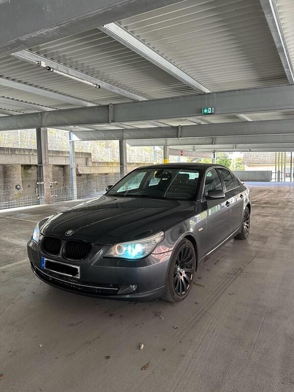Grau Gebraucht 2009 BMW 520 Limousine | 5.400 € (Fairer Preis) - Bild 1/4
