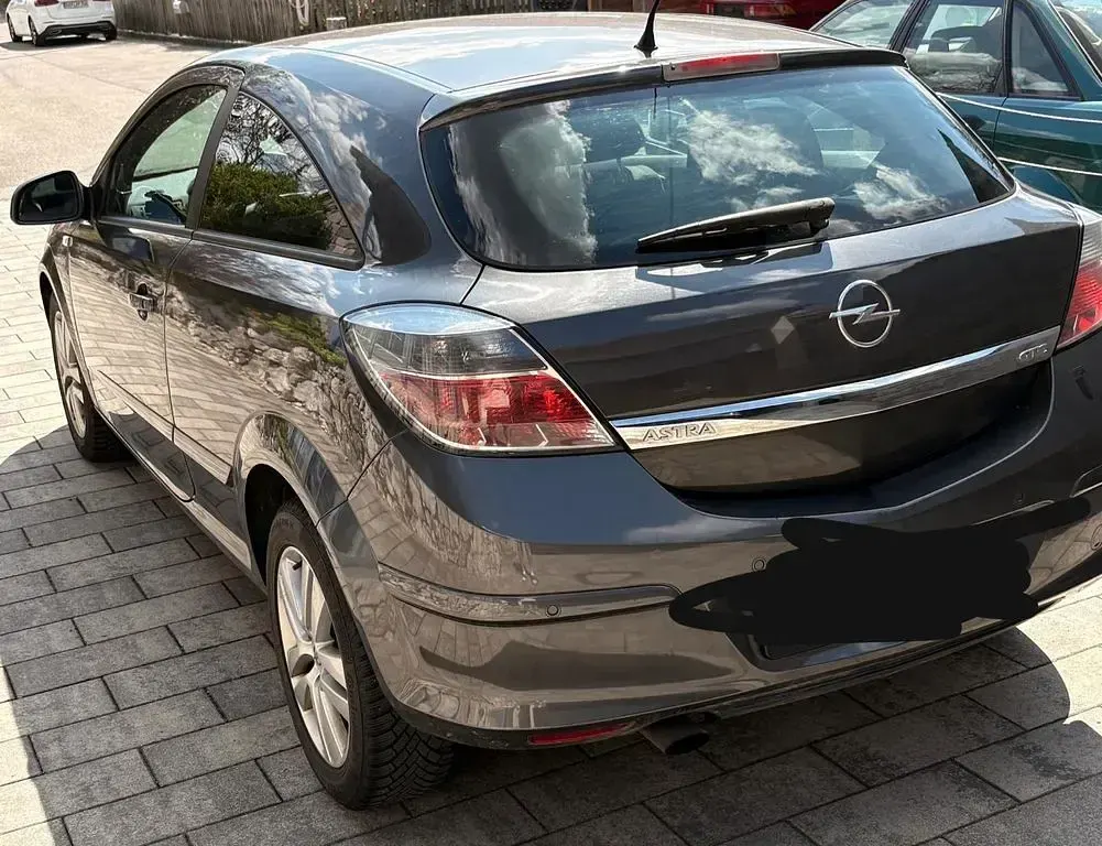 Gebraucht Opel Astra GTC Sport 116 PS (85 kW) 2010 Grau Limousine