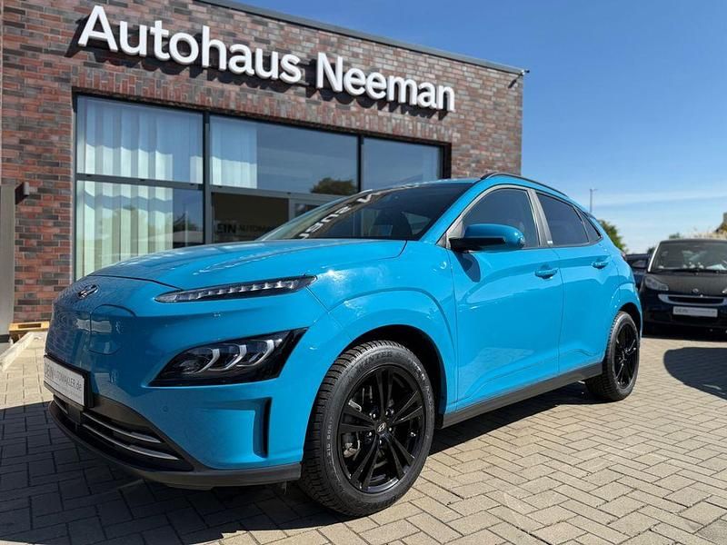 Blau Gebraucht 2021 Hyundai Kona SUV | 16.880 € (Etwas zu teuer) - Bild 1/4