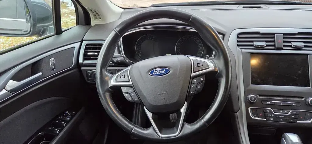 Gebraucht Ford Mondeo Titanium 150 PS (110 kW) 2016 Grau Limousine