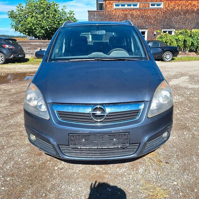 Grün Gebraucht 2006 Opel Zafira Van / Kleinbus | 750 € (Superpreis) - Bild 1/4