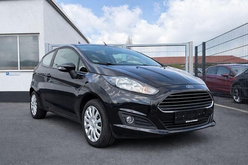 Gebraucht Ford Fiesta Trend 60 PS (44 kW) 2015 Schwarz Kleinwagen
