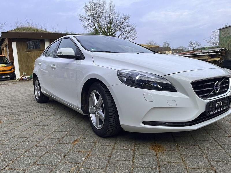 Gebraucht Volvo V40 You! 114 PS (83 kW) 2014 Weiß Limousine