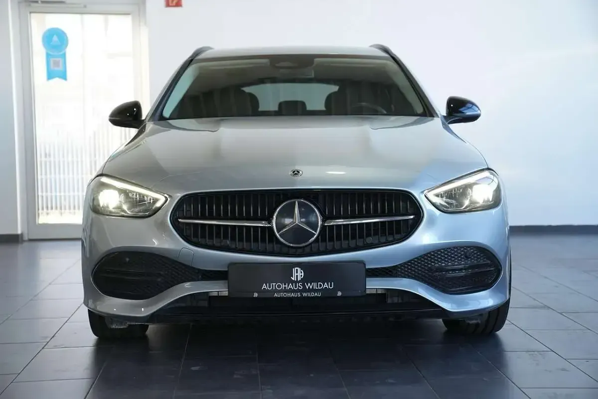 Gebraucht Mercedes C200 Night 163 PS (119 kW) 2023 Hightechsilber Kombi