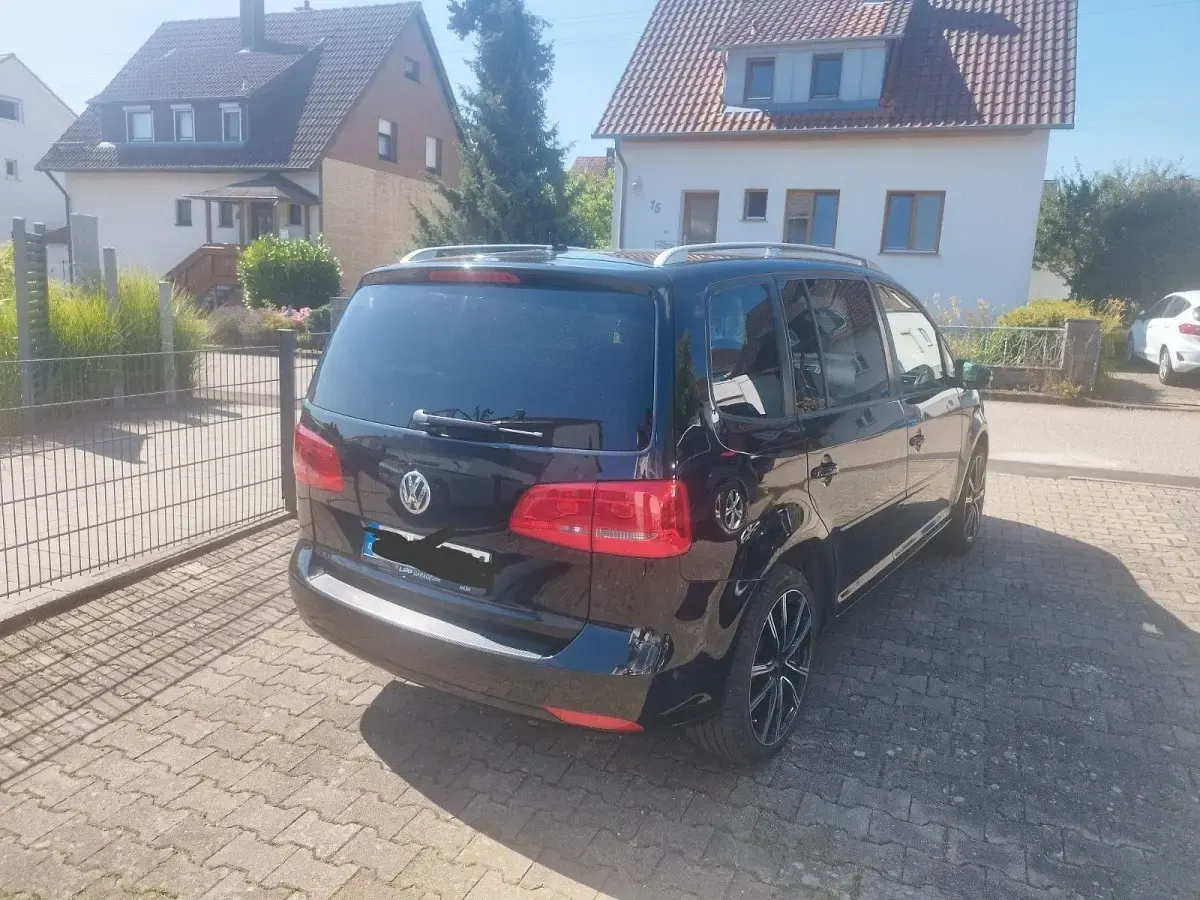 Gebraucht VW Touran Life 105 PS (77 kW) 2013 Schwarz Van / Kleinbus