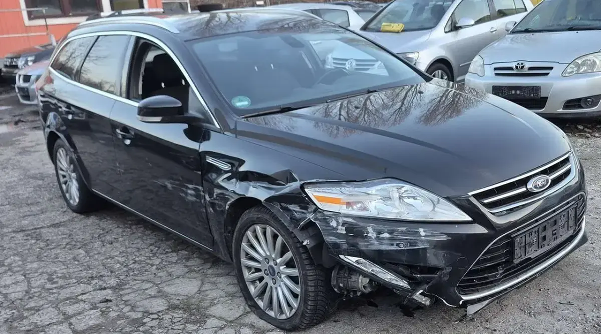 Gebraucht Ford Mondeo Titanium 160 PS (117 kW) 2013 Pantherschwarz metallic Kombi